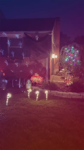 Our lights are on and the fun has begun! 👻💡 October nights shine bright with laughter, costumes, and a little “boo” here and there! We love seeing our little ones enjoy pretending, imagining, and celebrating this playful season. #HalloweenFun #JoyfulLearning #LittleExplorers #OctoberMagic #SpookySmiles #bilingualkidszone | Bilingual Kidszone