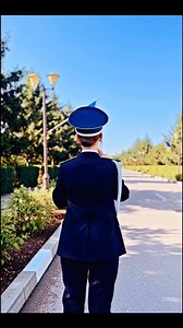 👮🏻‍♀️ În cartierul ei din Brașov, visul ei era privit cu scepticism. „Polițistă? E o meserie pentru bărbați,” murmurau vecinii. Dar Alina avea o determinare de fier. Imaginea tatălui ei decedat, fost politist, o ghida și o motiva tot timpul. Alina simțea tensiunea crescând odată cu fiecare sarcină zilnică rezolvată în contul ei de candidat pe Academiadepolitie.com. Fiecare lecție terminată, fiecare test finalizat, fiecare simulare susținută și fiecare Provocare câștigată era o cărămidă așezată