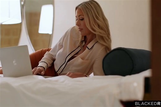 Holly Hotwife, Jay Hefner & Rocket Powers - Cheating MILF Holly Gets Tag Teamed By Two BBCs#BlackedRaw