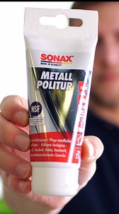 👇 Here are the instructions 👇 1️⃣ Apply a thin layer using the SONAX sponge applicator or SONAX polishing cloth. 2️⃣ Depending on the application and material, polish with a little pressure until the desired gloss level is achieved. 3️⃣ Wipe off any residue with a microfiber cloth. For consistent results, we recommend always treating the entire surface. Brushed surfaces should always be treated in the direction of the existing brush structure. ⚠️ WARNING ⚠️ The product must not be used on coat