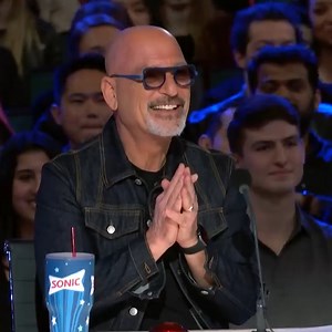 Stand up comedian makes everyone laugh! 🤣 | Punchline