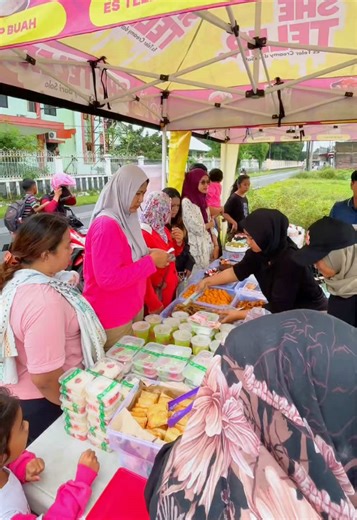 OTR EMBARKASI HARI INI PECAHHH LAGIII🔥🔥 Terima kasih banyak semuanya 🩷 Setengah 5 sore SUDAH LUDEESSS 😭🙏 MasyaAllah, luar biasa antusiasnyaa 🥰 Doain terus Mama Wike & tim biar selalu lancar dan bisa terus keliling yaa ✨ BESOK LANJUT OTR LAGI! 📍 JS Corp/PAN Brother (Pabrik Butuh) 🗓 Rabu, 11 Februari ⏰ Start jam 14.00 Siap-siap yaa, jangan sampai kehabisan lagi 😆🔥 Pantau terus info terbarunya di sosmed She Teler & Mama Wike ✨ #SheTeler