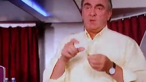 「2001年宇宙の旅はリメイクしても意味が無い」のは、こういう、「やり方を知ればな－んだ、だけど無茶苦茶金と時間と空間を使う技術で今も色あせないものをフィルムに焼き付けてる」からなんだよなあ。宇宙船を数フィートのネジに固定して長時間露光で一コマずつ撮影とか、正気の沙汰ではない試行錯誤