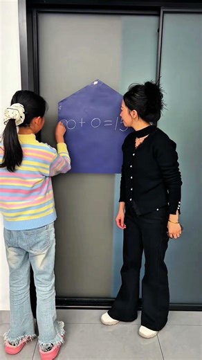 The girl solved the teacher’s question.😱👍