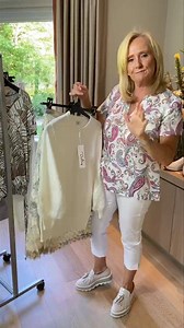✨ Jenny’s Boutique Re-Opening Update ✨ CONTACT : 0861738480 📞 0879532124 📞 0861265427 📞 WATCH : Just wanted to give you all an update on the reopening plans for our different stores before taking you through some gorgeous fashion! Looking forward to seeing all of our wonderful customers! X Jenny’s outfit : Rabe shimmer Jacket : https://jennys.ie/products/outdoor-jacket-44522221 Gerry Weber Paisley top : https://jennys.ie/products/paisley-print-top-260110 Robell Crop Pants : https://jennys.ie/
