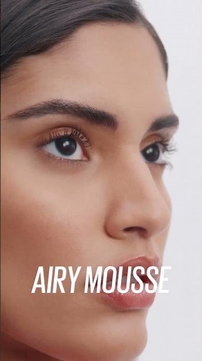 Maybelline Superfluff Brow Mousse uses a whipped mousse formula to fluff & volumize every brow hair.