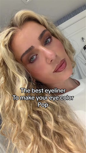 Stop using black eyeliner if you want your eyes to pop 👀 use THIS color instead !! #charlottetillbury #eyeliner #eyemakeup #makeup #makeuptutorial