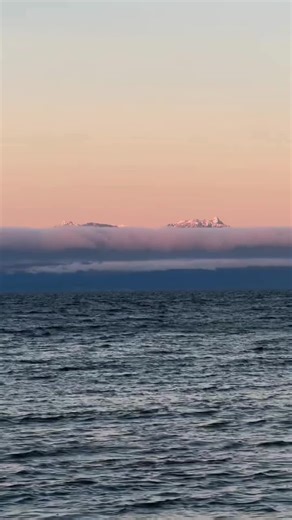 Golden hour hits and suddenly everything goes quiet. 😍🌅 At Neck Point Park, the mainland mountains catch the light, the ocean stays busy with wildlife, and the world slows down just enough to notice it all. 🌊✨ No crowds. No noise. Just open water, salty air, and space to breathe. This is your reminder that you don’t need palm trees to feel far away. 😏 📹: liliia_liushnenko_photography on Instagram #TourismNanaimo #NeckPoint #CoastalBC #IslandLife #SunsetMoments #NotAResortTown #OffSeasonIsNe