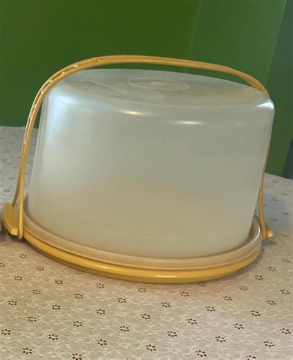 Vintage Tupperware Cake Taker: Harvest Gold Carrier, Locking Lid (Medium sized)