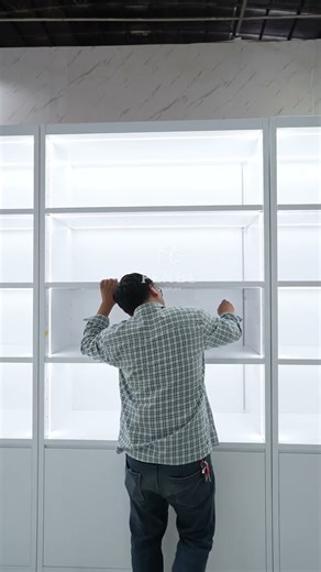 Removable Shelf Display Cabinets | Flexible Retail Fixtures