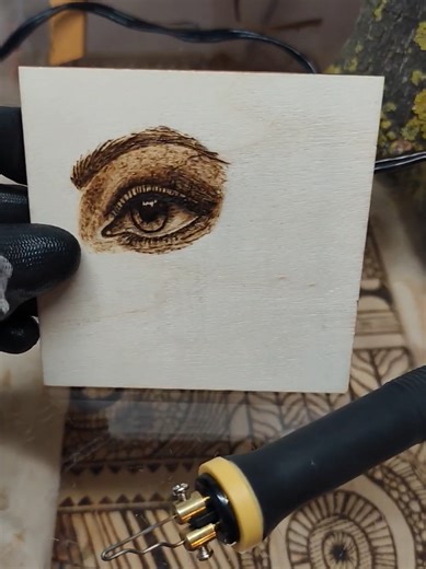 This is the way I draw an eye in pyrography 🪵🔥 #eyeart #pyrographyartist #pyrography #woodburning #handmadeart
