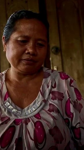 Traditional Balinese Sewing KAIN TENUN | Sidemen, Bali, Indonesia #SHORT