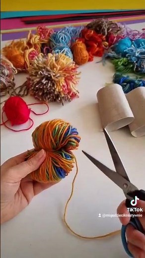 Pompon z włóczki #pomponik #pompoms #diy #diycrafts #kreatywnezabawy