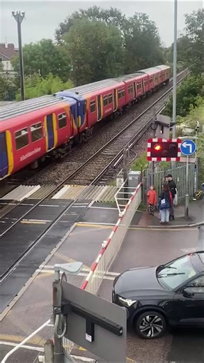 West Barnes Level Crossing London short video #train #southwesternrailways