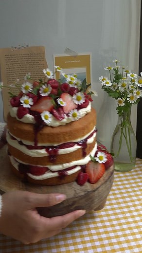 Cottagecore Aesthetic Strawberry Cake Ideas