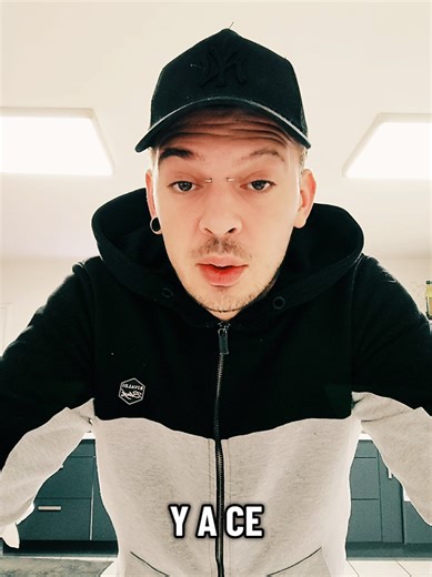 Jour 13 sans alcool. Dépendance. Excès. 15 canettes par jour. Le corps abîmé, la tête vide, la honte quotidienne. L’arrêt. Le manque. Les envies. Mais aussi le réveil sans gueule de bois, l’esprit plus clair, la reprise de contrôle. Pas une victoire. Juste arrêter de se détruire. #recovery #sobriety #fyp #addictionrecovery