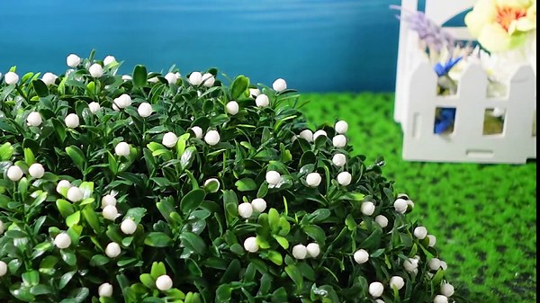 Lyrow 2 Pcs 15.8 Inch Artificial Boxwood Topiary Ball with White Flowers UV Resistant Faux Boxwood Hanging Decorative Balls for Outdoors Indoor Backyard Balcony Garden Wedding and Home Decor