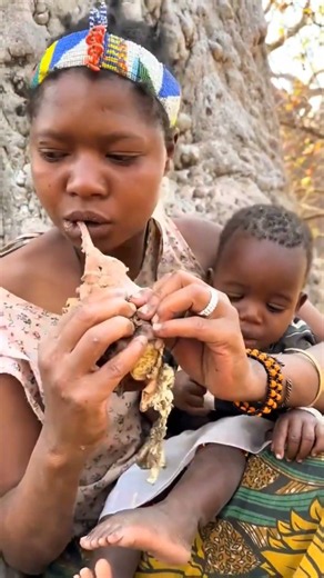 ❤️🥰 Mother’s Love Knows No Bounds | Feeding Her Kids With Love and Care.#foryou #shortsfeed