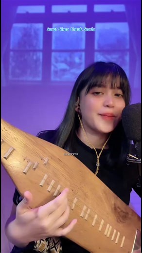 SICANTIK MELODY SURAT CINTA UNTUK STARLA DENGAN SAPE ALAT MUSIK TRADISIONAL DAYAK KALIMATAN