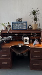 POV You turn a 100 year old table into your dream jewellery bench 💍 I’ve envisioned this thing for so long now and it’s been so fun finally finding the right space and putting it all together 🙏 For those that might be terrified that I’ve destroyed an antique… I may have. BUT this table is all busted at the back and is missing certain draws… I BELIEVE I’m giving it a second lease of life and I’ll be sure to be putting it to good use over the next few years 💪 Big love, Luke #jewellerybench #jew