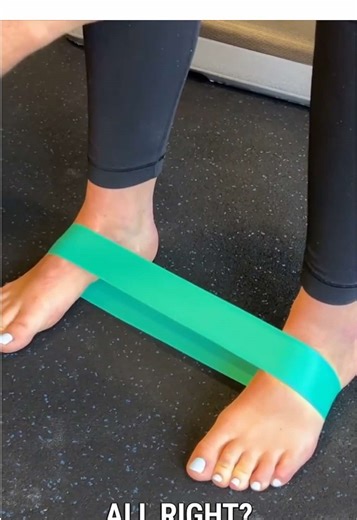 IMPROVE YOUR FOOT ARCH: Pt.2: Banded Arch Lifts If you've had a foot injury like a stress fracture, ankle sprain or plantar fasciitis, or if you've spent time in a boot, chances are your foot strength has dropped. These 4 exercises are great for improving the strength and control of the little muscles in the foot to help with recovery and return to exercise without re-injury. #foot #footmuscles #footinjury #fracture Become a member of our YOU TUBE channel to get exclusive content in 'The Physio 