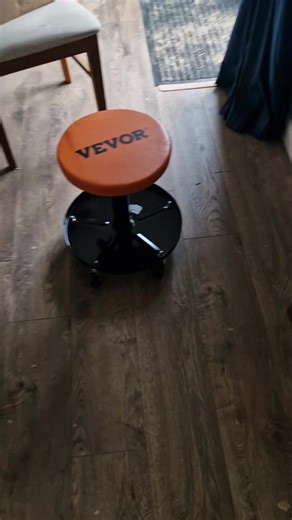 Adjustable Garage Stool for Mechanics and DIY Enthusiasts