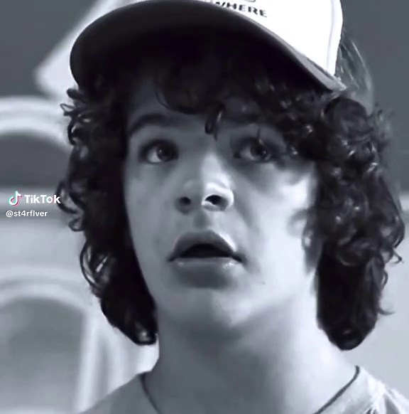 #ROBIN— I’m sat. II #robinbuckley #strangerthings #strangerthingsedit #fyp