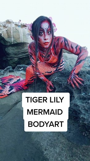 Hey there, I had the most magical day transforming @thesurrealsirena with bodypaint into a mermaid inspired by the Tiger Lily flower 🌺🧜‍♀️ bodypainting Sura with waterproof airbrush body paint, and the results were breathtaking! We then headed to LA Jolla Beach for a photoshoot and it was absolutely surreal. Not only was it my first time being in salt water and taking pics too, but it was also my first time seeing seals up close! 🌊🌴 The colors of the flower and the ocean were in such perfect