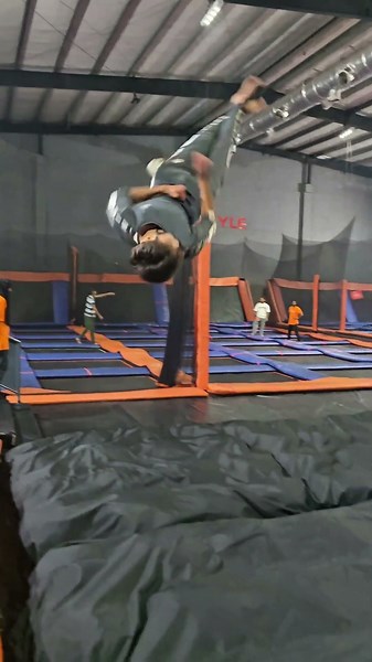 super triple twist #flip #trending #viralvideo #viralvideo