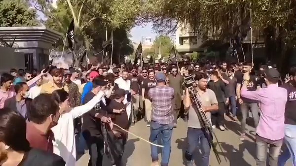 1.1M views · 111K reactions | Fixit is an example for everyone! You don't have to wait for anyone, Be the CHANGE you want to see! #Fixit #Khidmat #AlamgirKhan | Alamgir Khan | Facebook