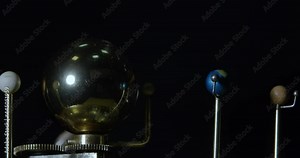 Beautiful functioning mechanical model of Solar System with planets going around