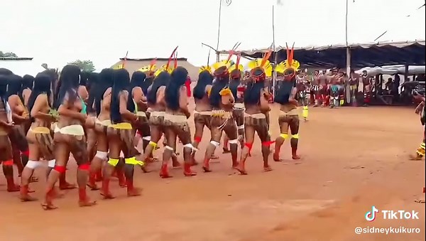 festa das mulheres, so apenas mulheres pode participar desta festa (Yamurikuma)