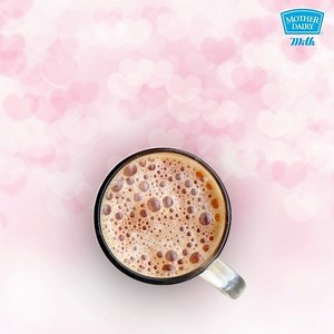 Jab din ki pehli kiran ke saath aaye ek #PyaarBhariPiyaali tab hai har sip mein nasha hai, pyaar ka! Mother Dairy Super-T Milk hi banaye har sip chai ka khaas! #ValentinesDay | Mother Dairy