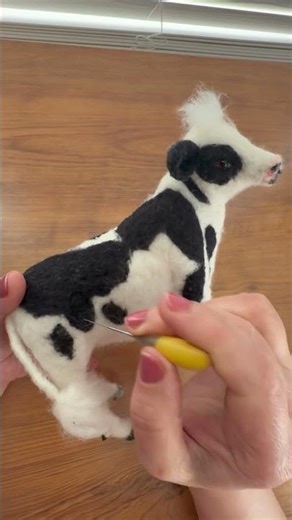 FELTING COW SPOTS #needlefelting #felting #woolart #handmade #satisfying #feltedwaygallery
