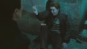 「ピーブズ、俺達に代わってあの女を手こずらせてやれよ」─自由への逃走#harrypotter #fredweasley #georgeweasley #ハリーポッター #フレッド・ウィーズリー #ジョージ・ウィーズリー