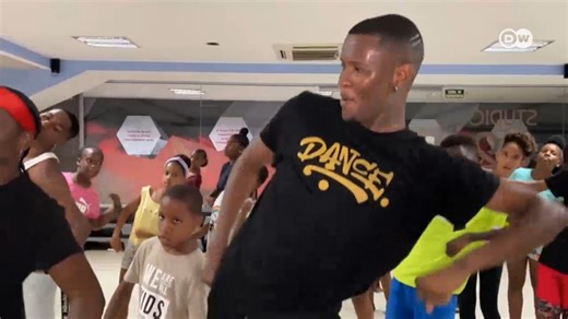 134K views · 5.5K reactions | Jovens dançarinos e coreógrafos ensinam danças africanas a dezenas de crianças e adolescentes na capital cabo-verdiana, Praia. Criaram a escola de dança "Afro Kids", que os afasta também de maus caminhos. | DW Português para África | Facebook