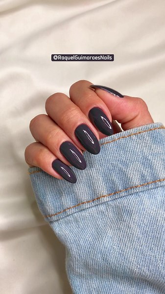 Unhas Curtas Maravilhosas com Esmalte Cinza