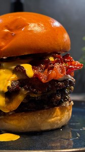 473K views · 1.2K reactions | Triple burger w truffle sauce & bacon glazed in maple syrup  #tripleburger #maplesyrupbacon #trufflemayo #chef #worldwide #europe #sweden | Denis Vibing | Facebook