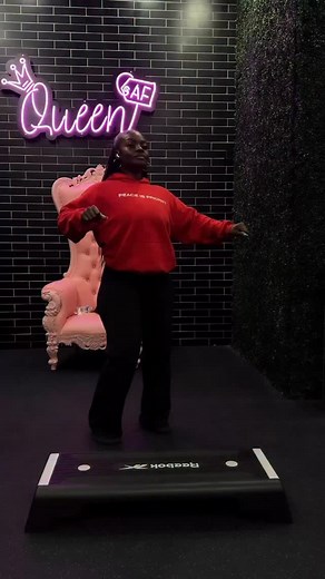 Beginner Mondays❤️ The beat drops at 6:30. Want in?…click the JOIN US IN CLASS button in the bio | NovahsFit