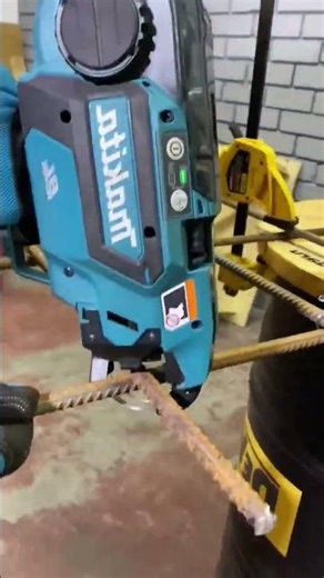 The process of tying steel bars with specialized tools