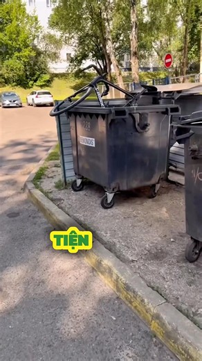 Content finds me... who threw this bike in the trash, anyway?⁉️ #tamduccycles #bestbikeshopinSG