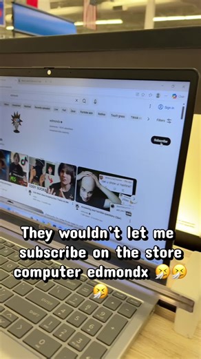 So sad that whoever’s buys this won’t be subscribed to the best YouTuber ever🤧🤧😭😭 • Tags • #edmondx #bestyoutuber #computer #viral #fyp @edmondx