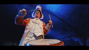Happy Birthday "Oh wie schön", heute wirst du ein Jahr alt! 🎂 Du hast viel mit uns gemacht und uns durch diese komischen Zeiten getragen! Du warst die Grundlage für ein ganzes Album! Danke, dass du uns geküsst und "Alles bunt" gemacht hast! ❤️🧡💛💚💙💜 Danke nochmal an Tanzgruppe Kölner Paulinchen & Nippeser Bürgerwehr 😻 | CAT BALLOU