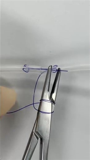 Tying Torn Tendons Back Together 😷 #goodtoknow #surgeonlife #funfacts #lifehacks #knots #suturing