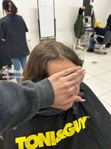 T-Section highlight on my first actual client . My little sisters first time getting highlights and i’m glad I did not disappoint 🩷 #tsectionhighlights #cosmetologystudent #cosmetologylife