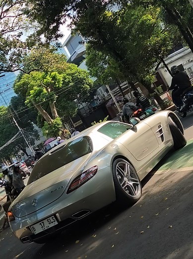 Discover the Mercedes-Benz SLS AMG: A Car Enthusiast's Dream