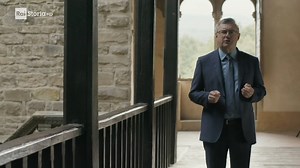 Un viaggio tra 1200 e 1300, per raccontare la vita di Dante Alighieri, padre della lingua italiana e autore di uno dei più grandi capolavori della letteratura mondiale, la Divina Commedia: tutto questo è “Alighieri Durante, detto Dante. Vita e avventure di un uomo del Medioevo”, scritto dal professor Barbero con Davide Savelli, per la regia di Graziano Conversano, riproposto da Rai Cultura in occasione dell’anniversario della scomparsa del Sommo Poeta lunedì 16 settembre alle 21.40 su #RaiStoria