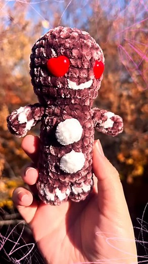 Here comes the gingerbread man! This awesome pattern is FREEEEEE! And I high recommend. It was such a quick awesome pattern! Thank you @littlepawsandstitches this pattern is awesome! Go check out all the other gingerbread men if you can catch them! | Bennimade | Facebook