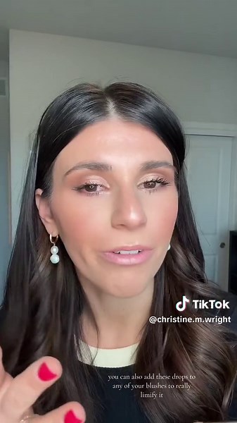 I am SHOOOOK at how glowy this iconic london liquid highlight makes your skin @Iconic London 4 ways to use these illuminator drops! 💖 #glowymakeuplook #iconiclondonilluminator #sephorahighlighters #glazeddonutmakeup #glowyskin #productsforglowingskin #sephoramusthaves #innercornerhighlight