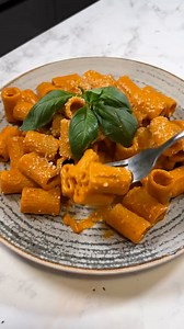How to Make Vegan Pasta with Roasted Pepper Sauce